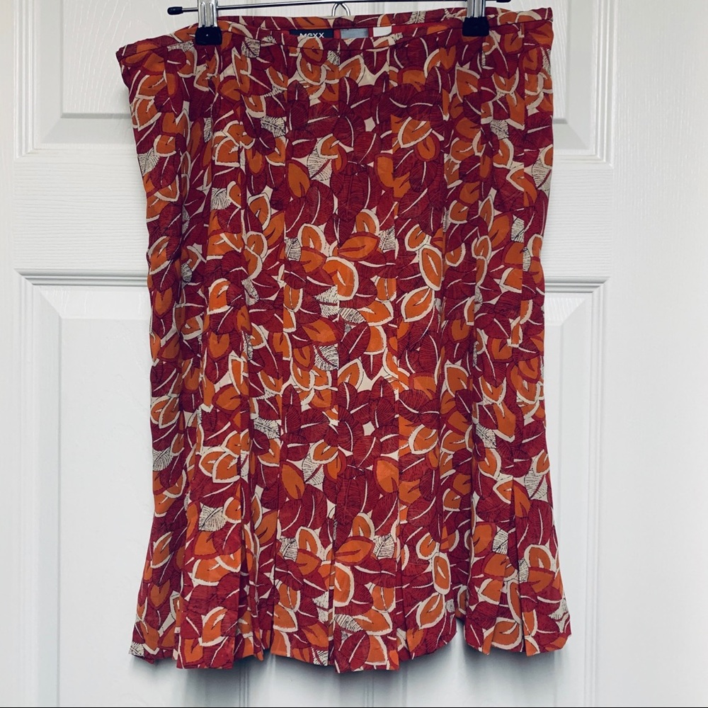 NWOT MEXX Pleated Midi Skirt with Petal Design